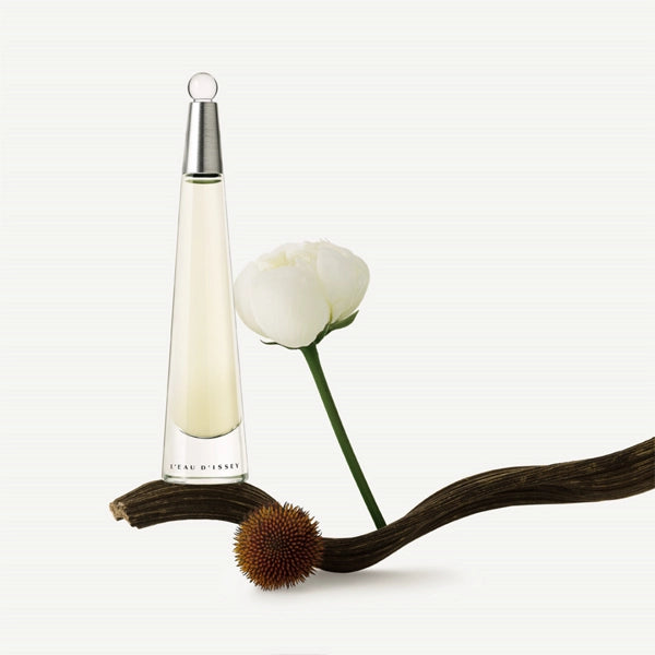 Issey Miyake L'Eau d'Issey Gift Set Eau de Toilette 100ml And Moisturising Body Lotion 50ml Eau de Toilette Travel Spray 10ml