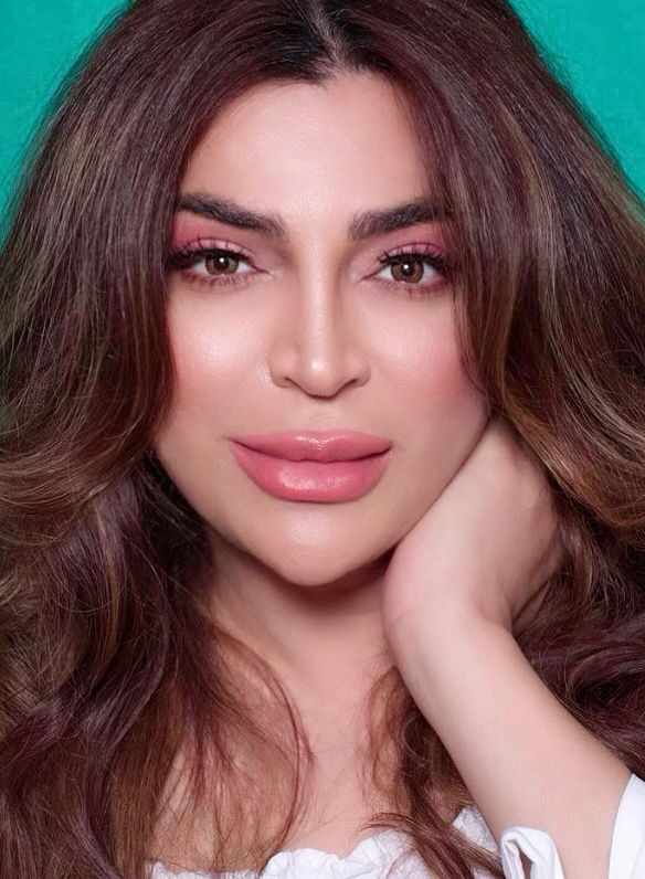 Ojas Rajani Lipstick Hack - Luxezine